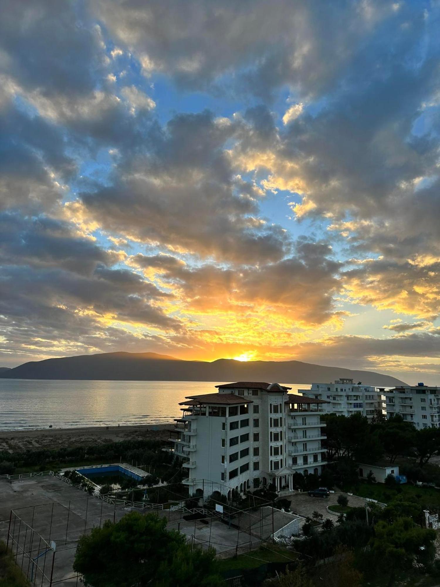 Sea View Apartment Luxury Vlore Luaran gambar