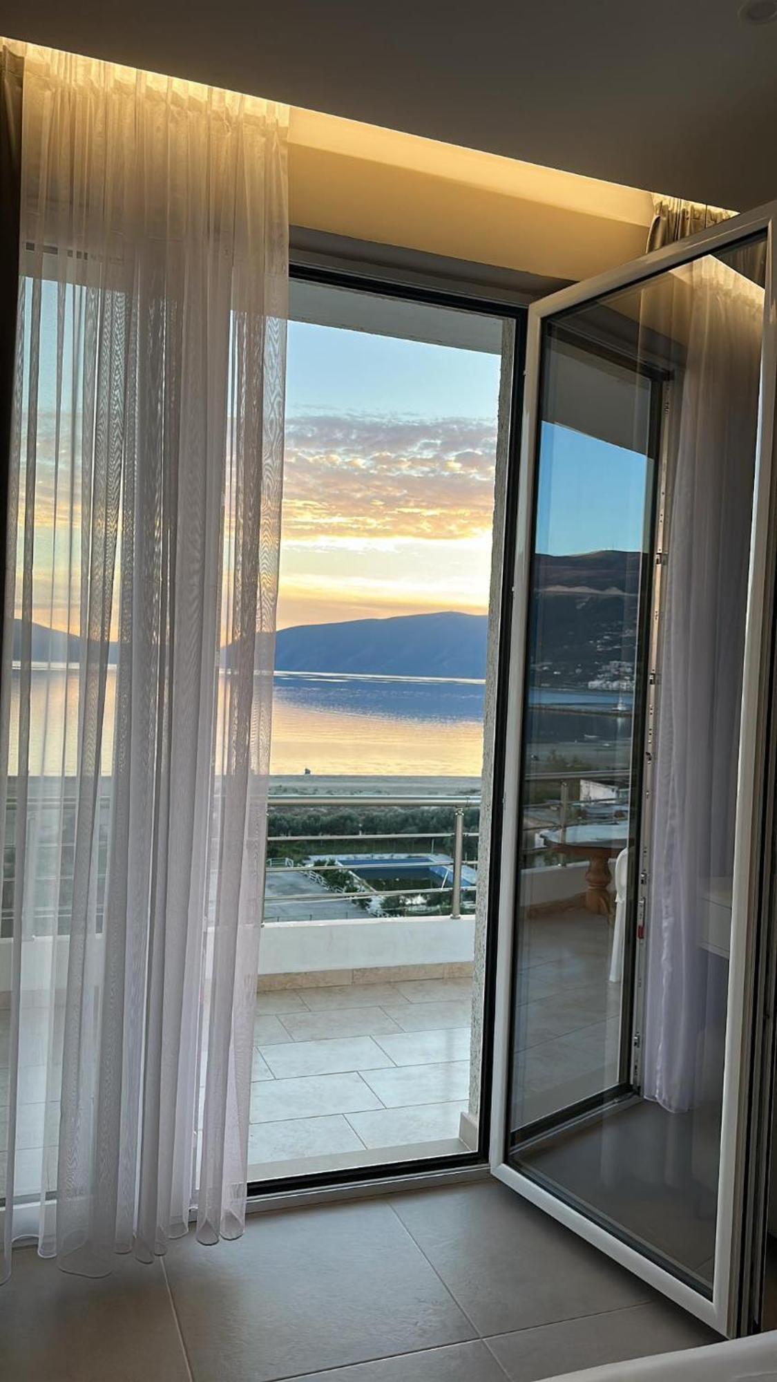 Sea View Apartment Luxury Vlore Luaran gambar